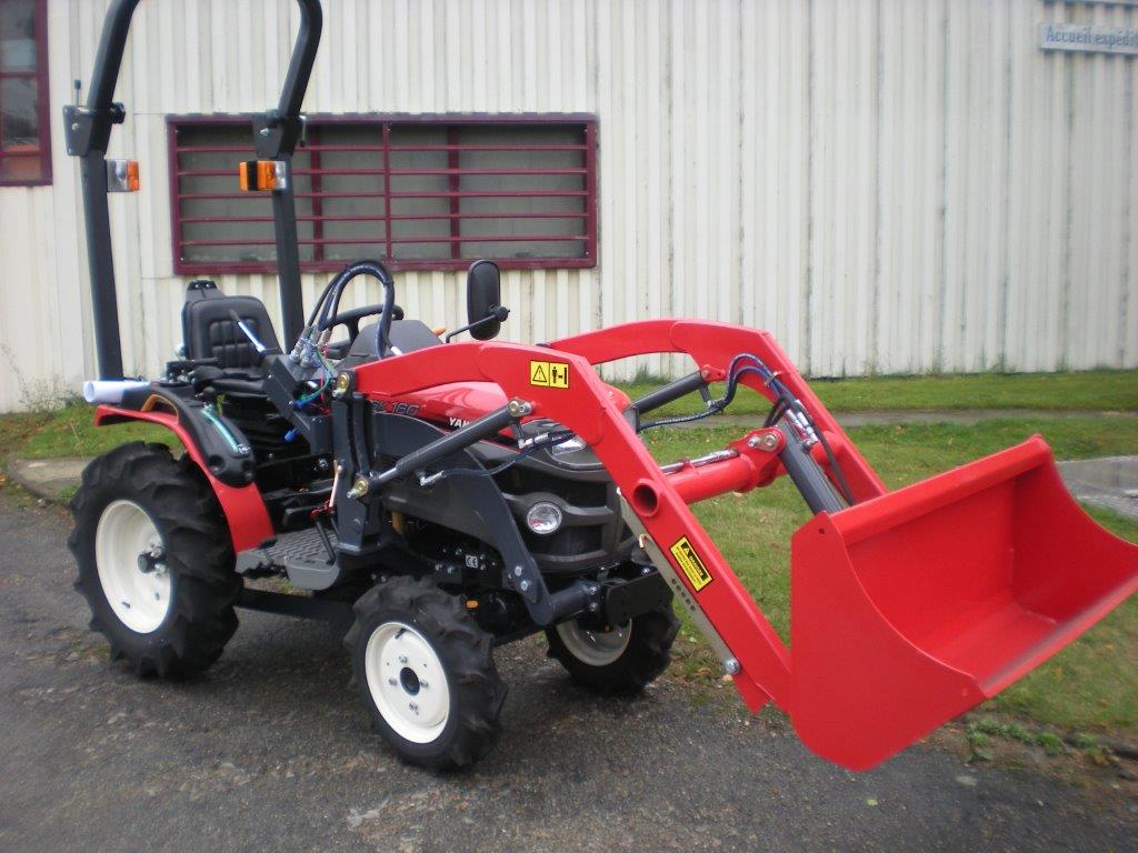 Occasion Espace Vert Micro Tracteur YANMAR GK160 avec Chargeur Occasion Espace Vert Micro Tracteur YANMAR GK160 avec Chargeur